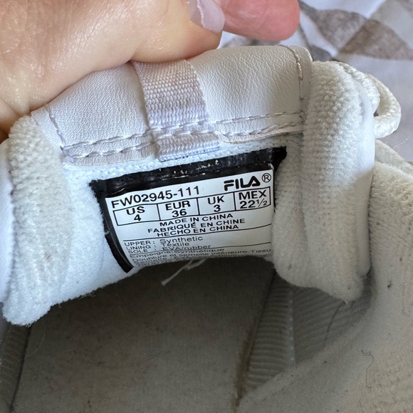 Fila Kid's Disruptor II Sneaker Size 4 - Picture 13 of 13